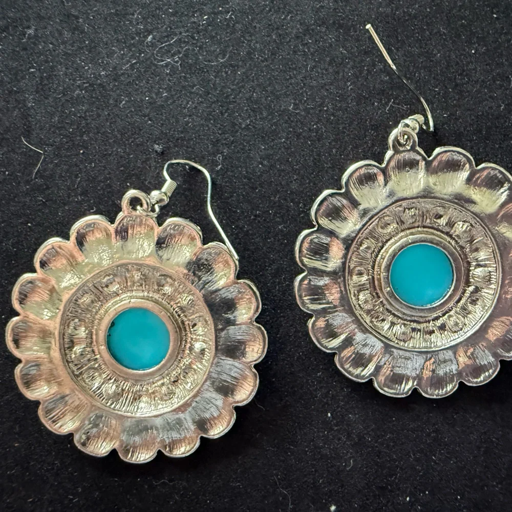 Women’s Turquoise Colored Costume Jewelry Earrings - Picture 2 of 2
